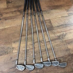 Used golf clubs (Wilson & cobra)